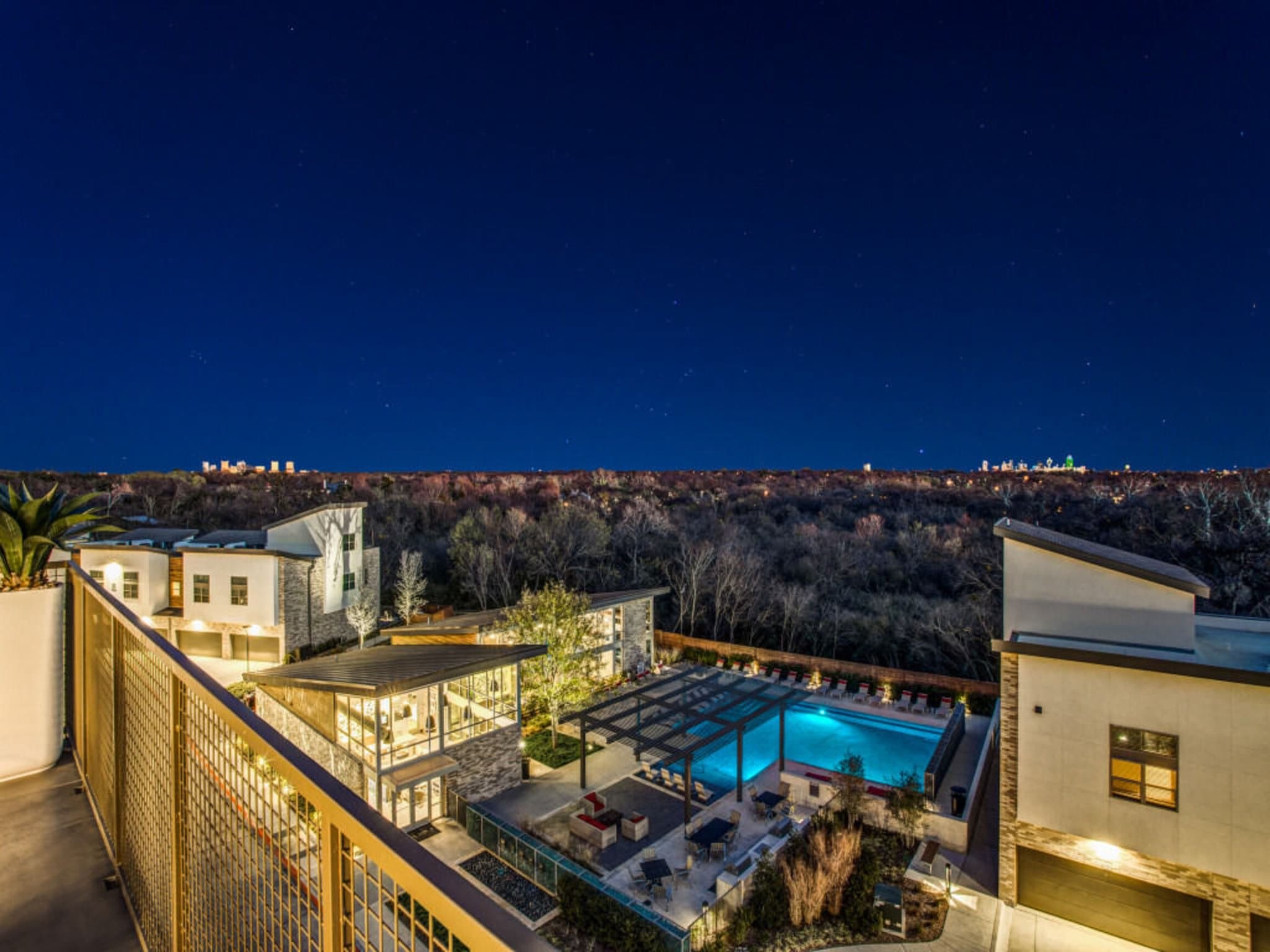 Dallas Apartment: 3900 W Northwest Hwy