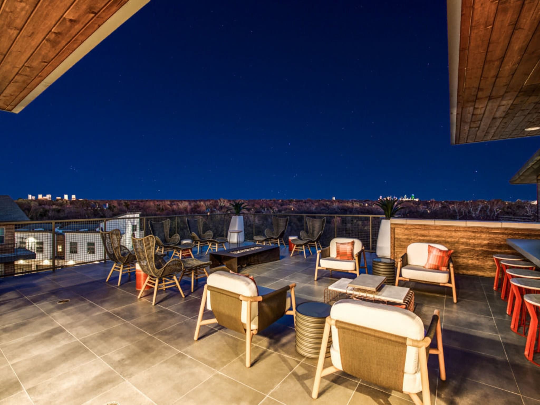 Dallas Apartment: 3900 W Northwest Hwy