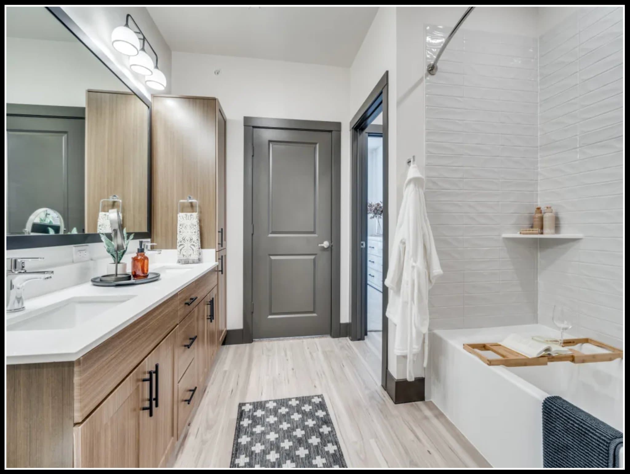 Arlington Apartment: 2811 S. Cooper Street