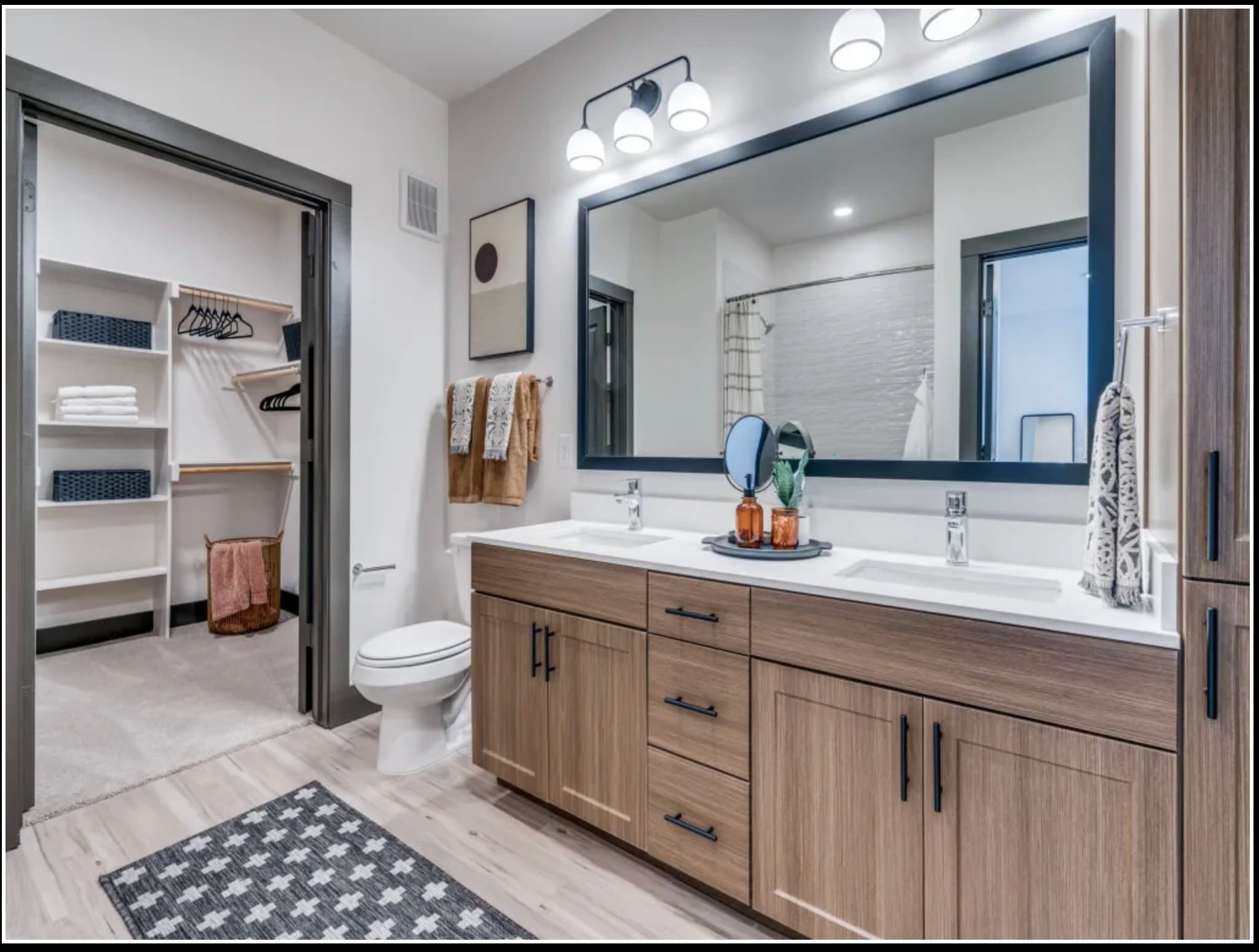 Arlington Apartment: 2811 S. Cooper Street