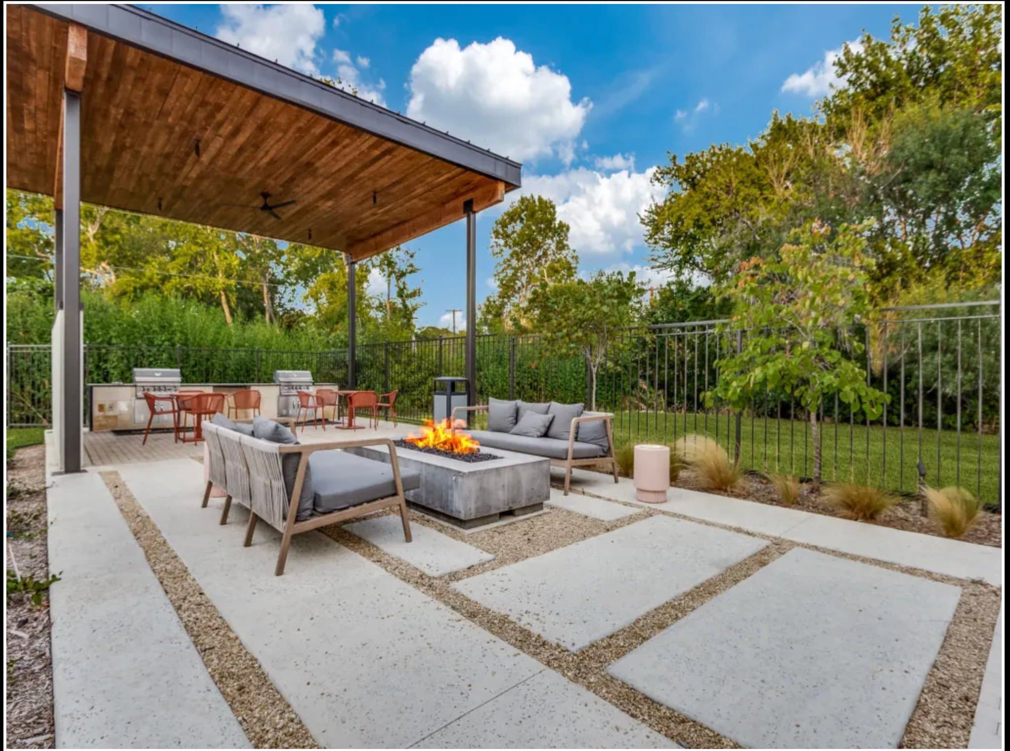 Arlington Apartment: 2811 S. Cooper Street