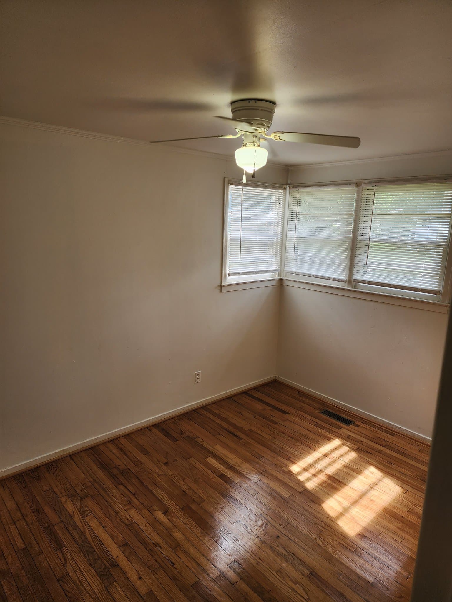 Kinston House: 2312 Briarfield Rd