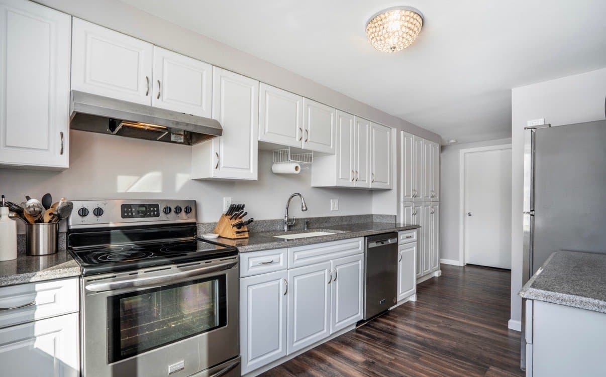 Cromwell Condo: 3 Avon Dale Rd