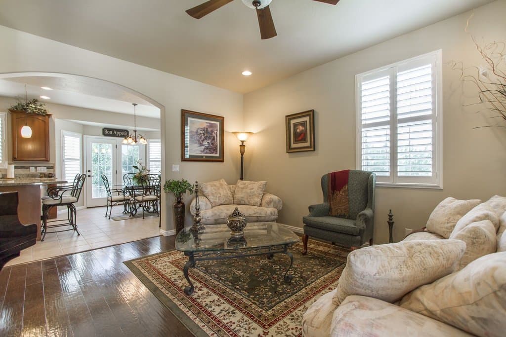 Sandy House: 243 E Flicker Dr