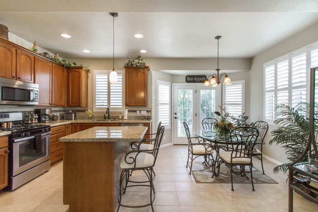 Sandy House: 243 E Flicker Dr