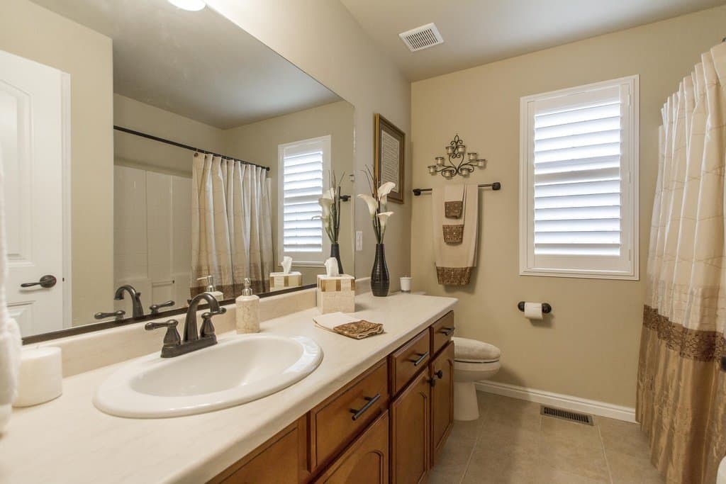 Sandy House: 243 E Flicker Dr