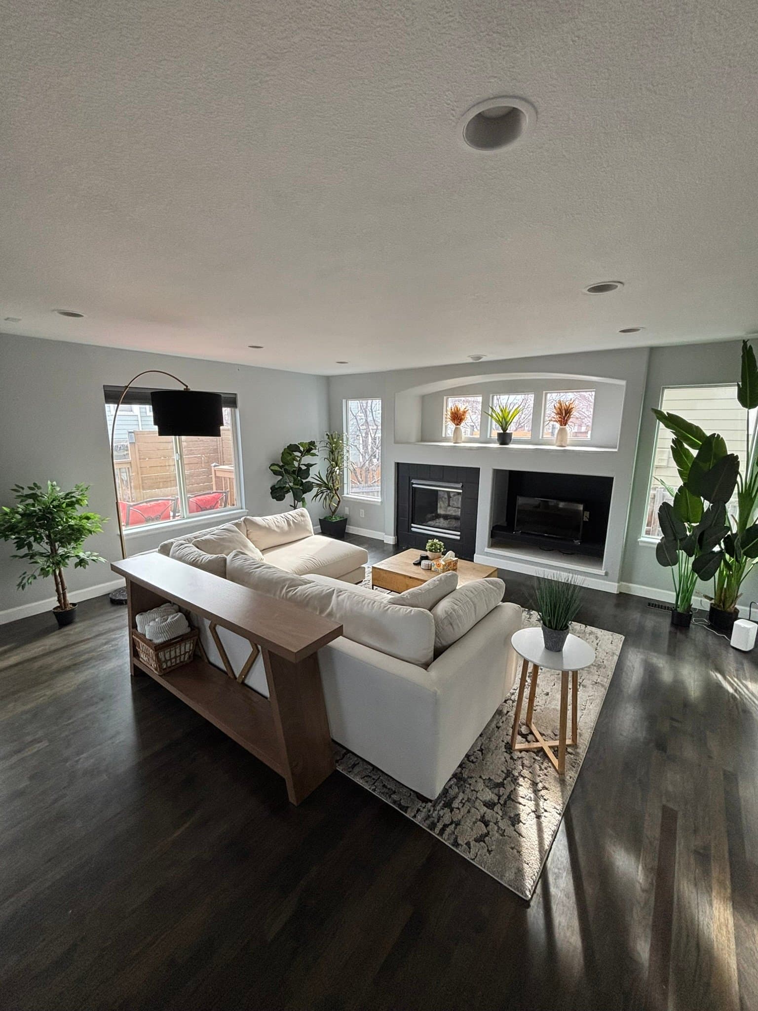 Thornton Single Room: 10144 Madison Street