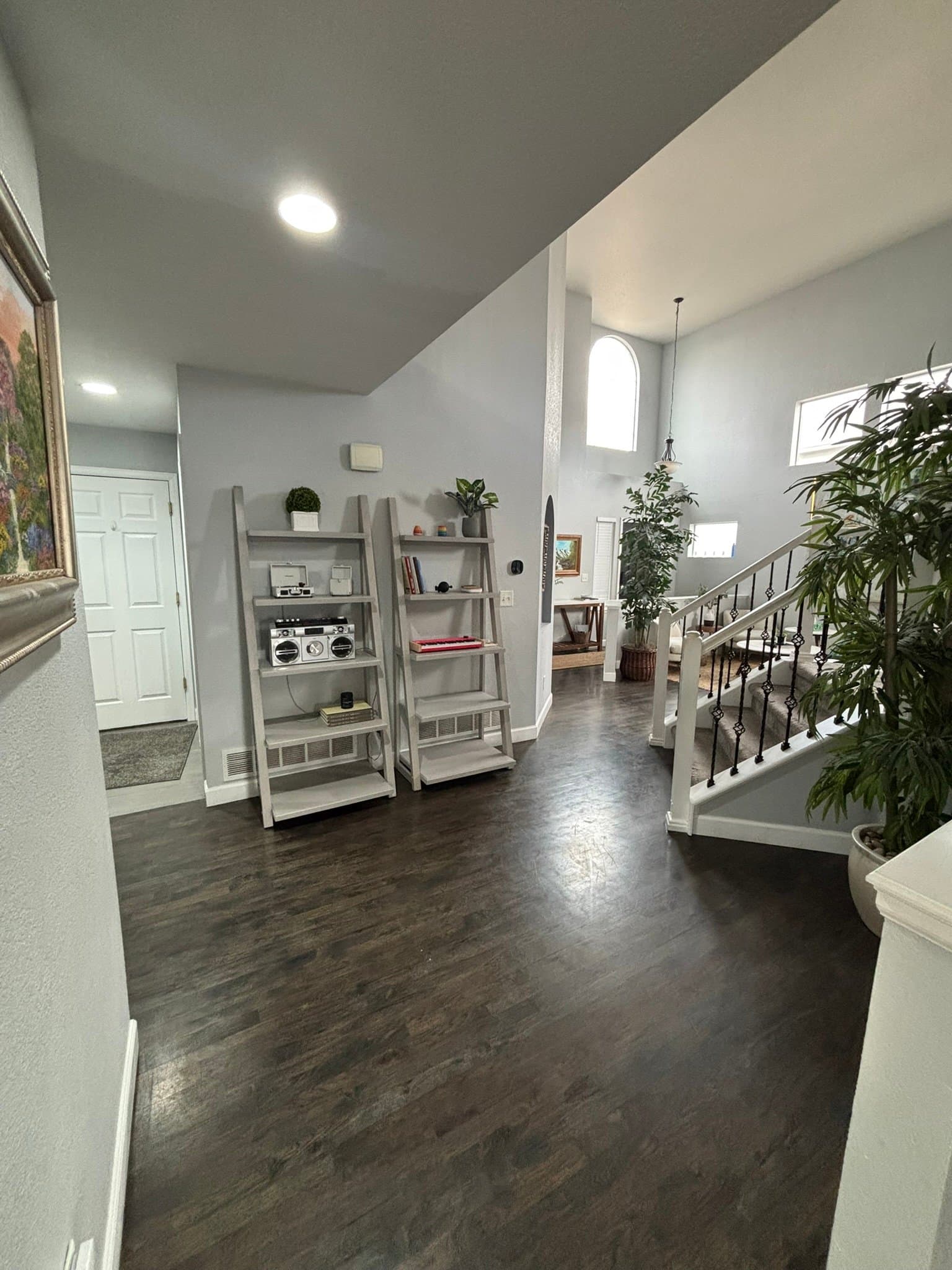 Thornton Single Room: 10144 Madison Street