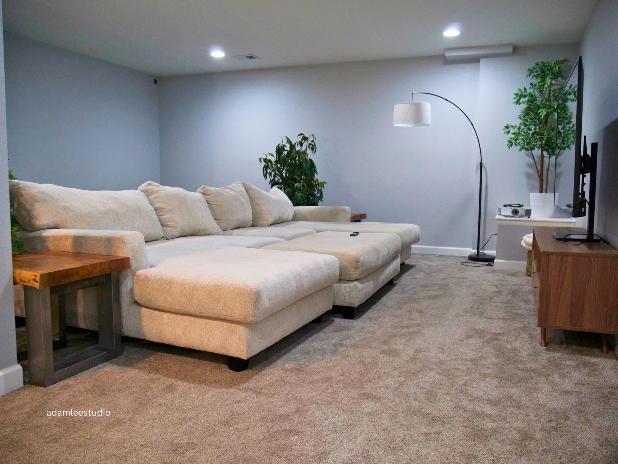 Thornton Single Room: 10144 Madison Street