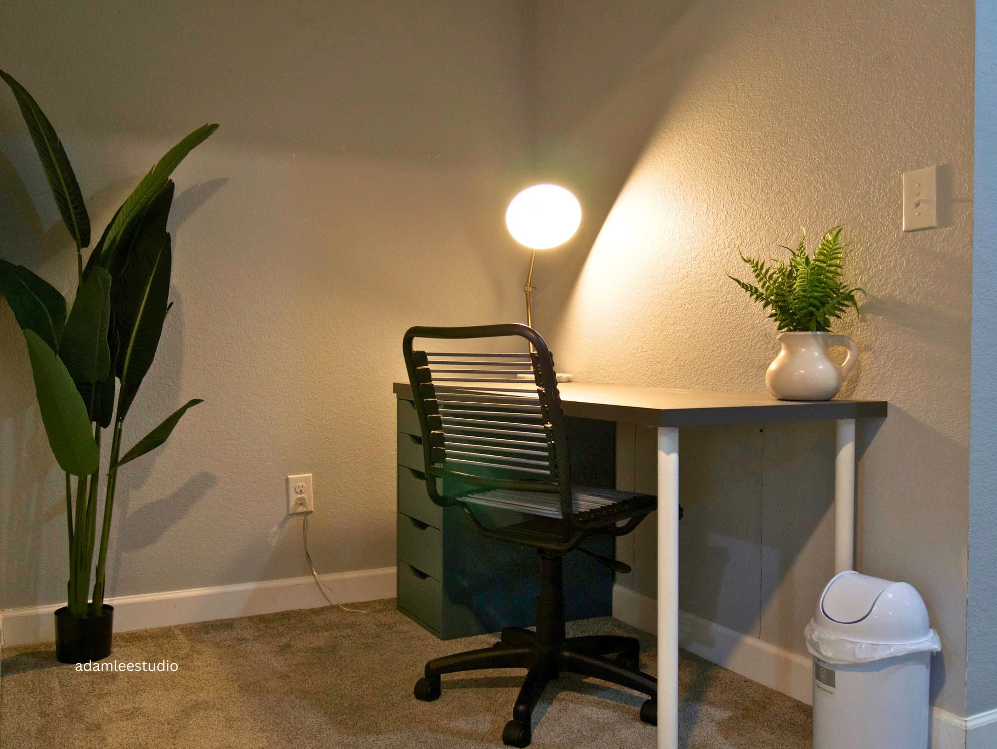 Thornton Single Room: 10144 Madison Street