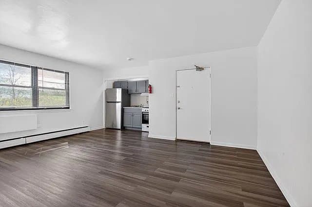 Trenton Apartment: 9-11 Sanhican Drive,
