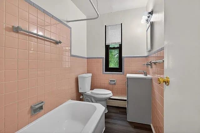Trenton Apartment: 9-11 Sanhican Drive,