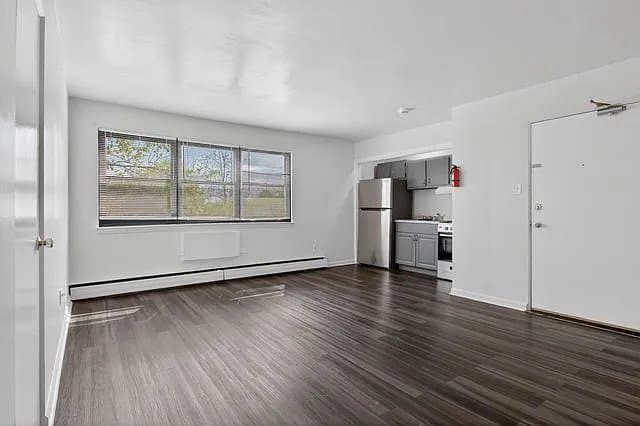Trenton Apartment: 9-11 Sanhican Drive,