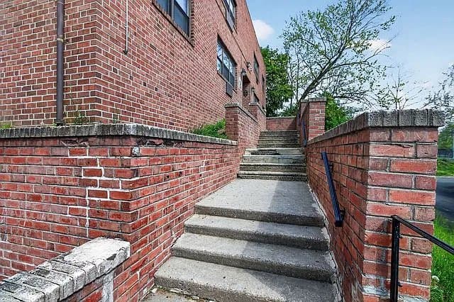 Trenton Apartment: 9-11 Sanhican Drive,