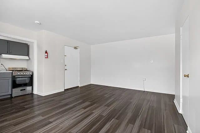 Trenton Apartment: 9-11 Sanhican Drive,