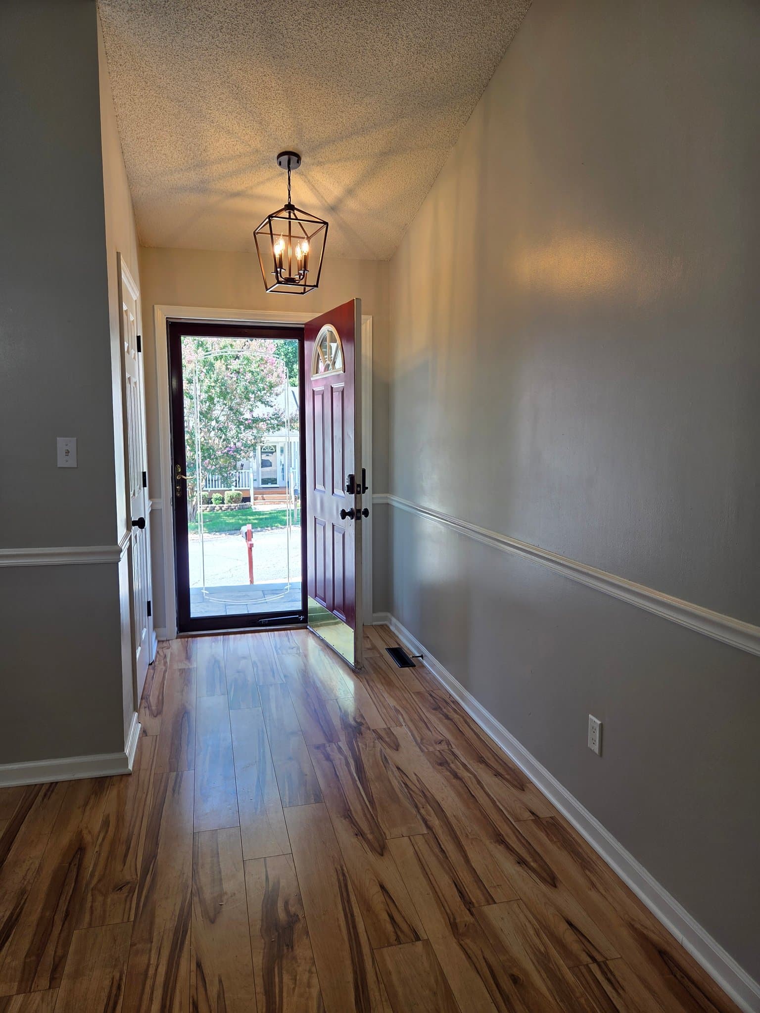 Winston Salem House: 217 Williamsgate Ct