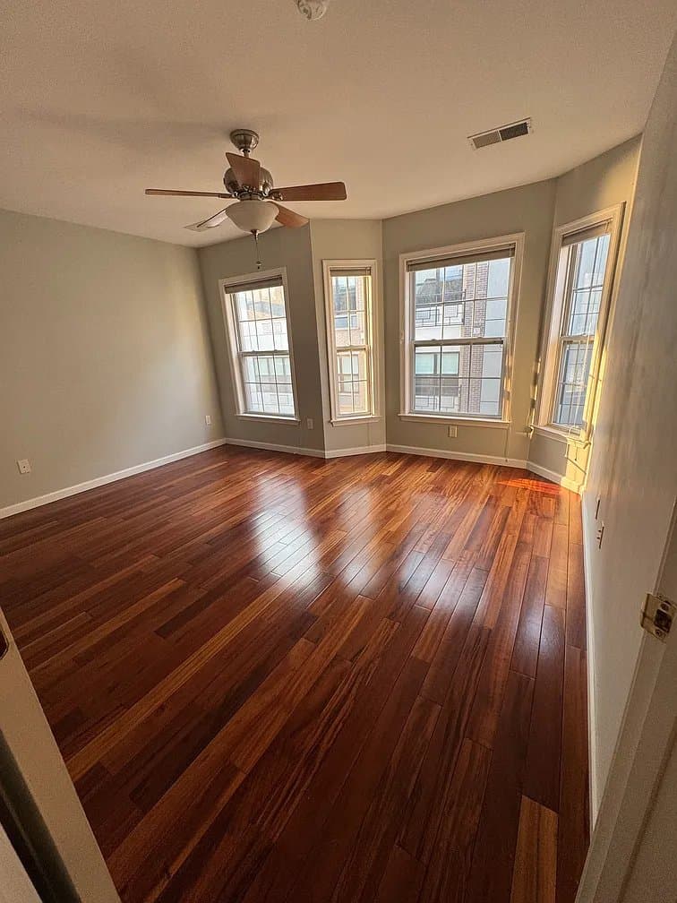 Harrison Townhome: 201 Dey St