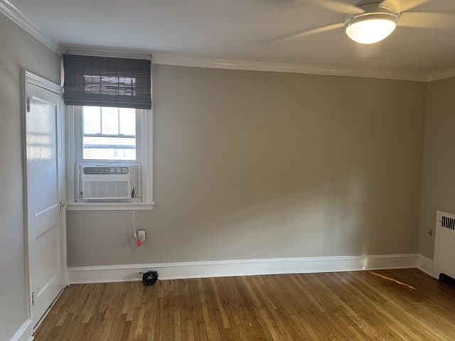 Philadelphia House: 19050 w Olney Ave