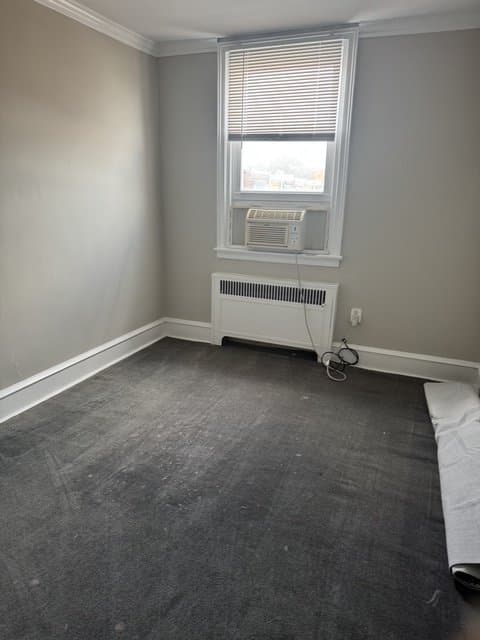Philadelphia House: 19050 w Olney Ave