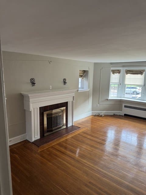 Philadelphia House: 19050 w Olney Ave