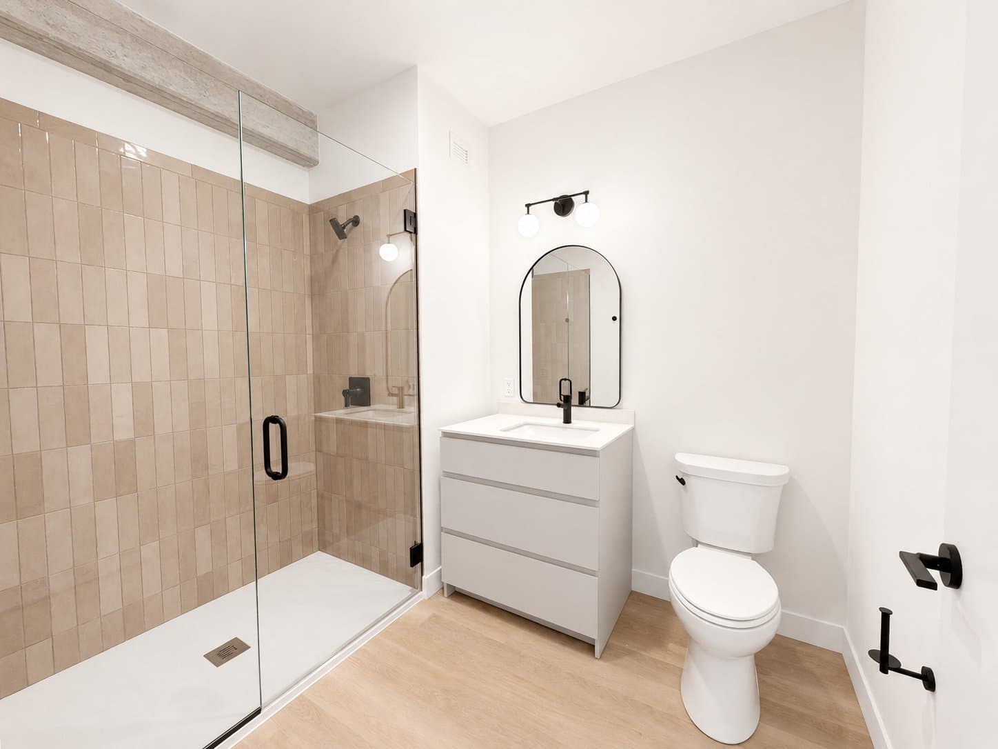 Chicago Condo: 221 N Ada