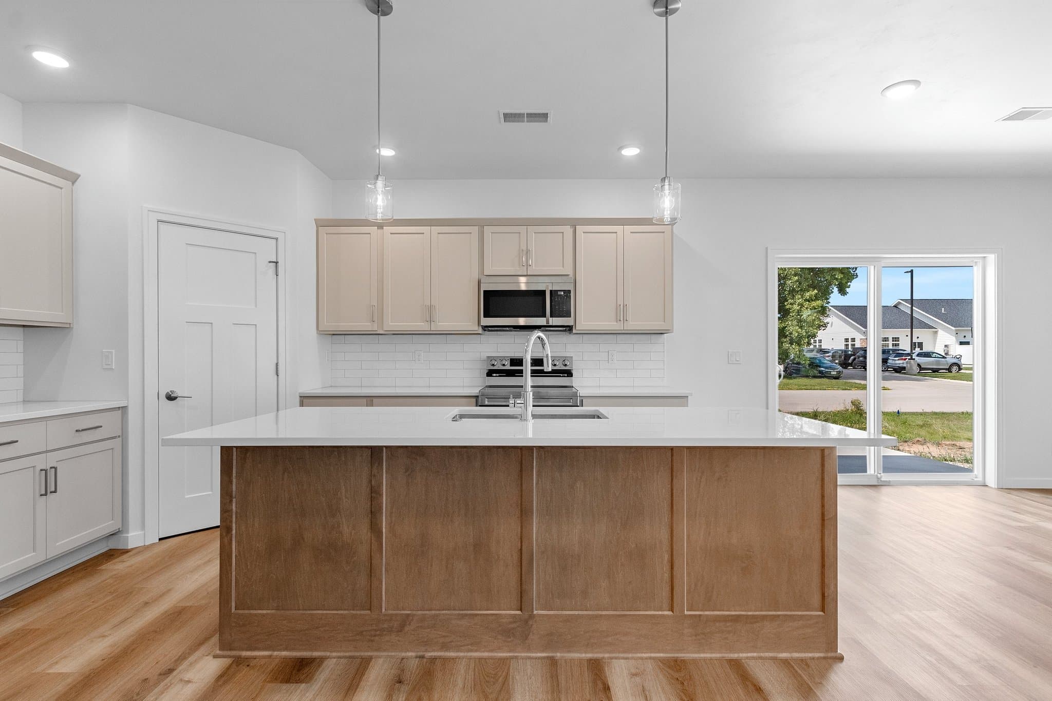 Green Bay Townhome: 2709 Sachet Pl
