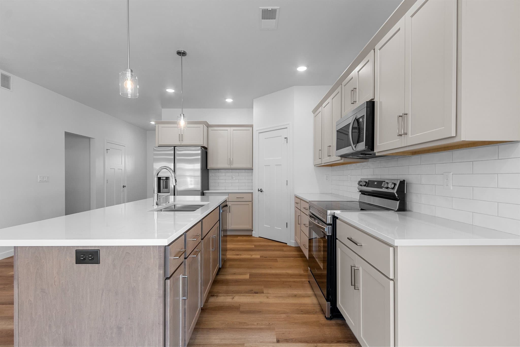 Green Bay Townhome: 2709 Sachet Pl
