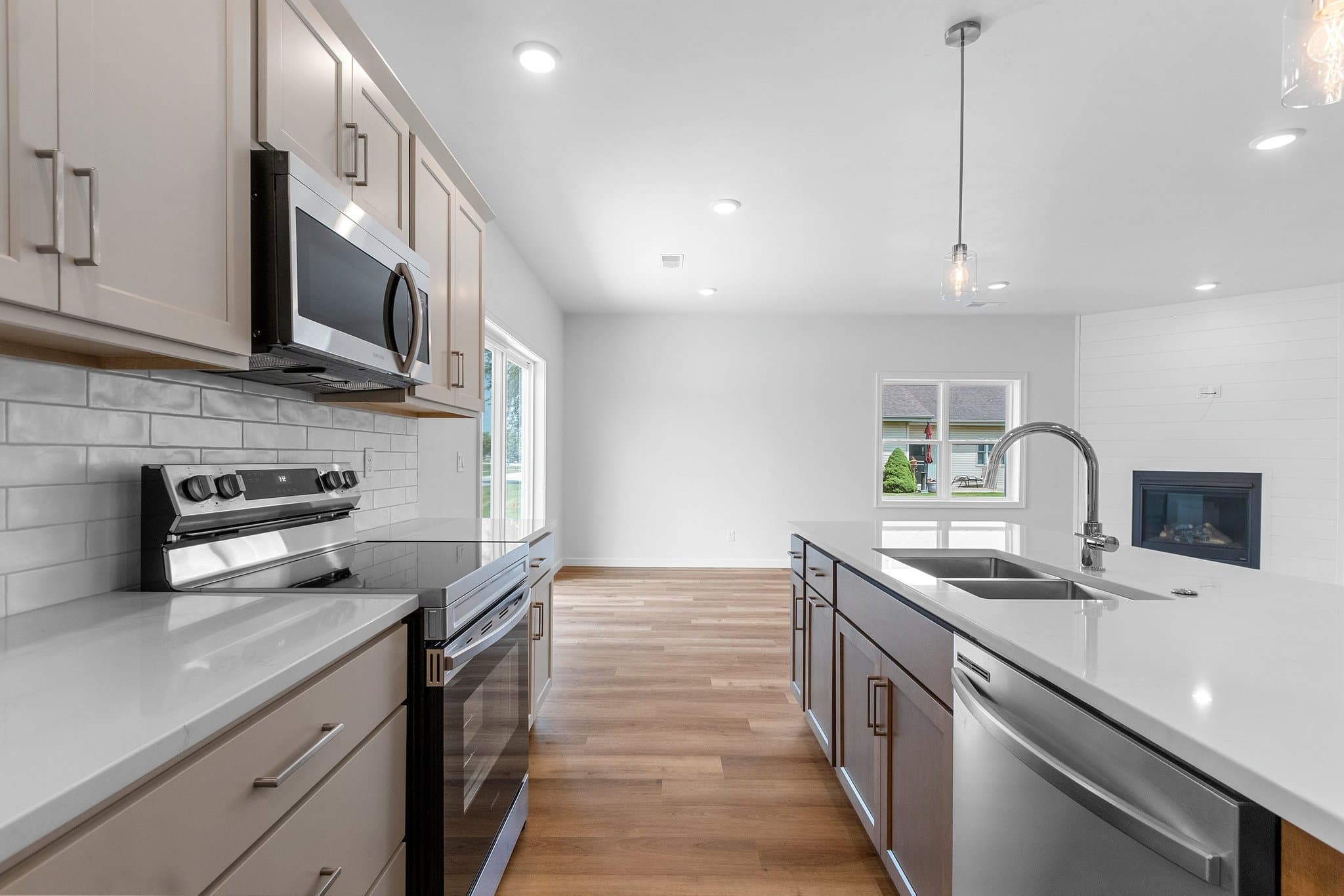 Green Bay Townhome: 2709 Sachet Pl