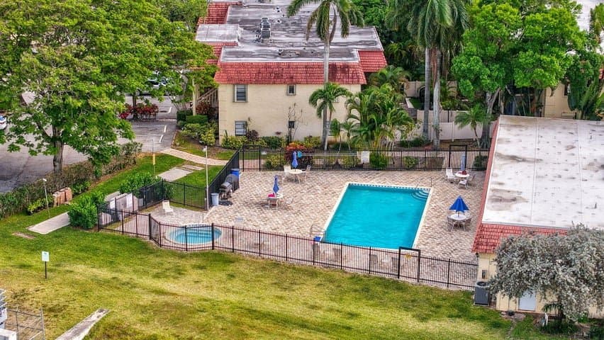 POMPANO BEACH Condo: 138 S CYPRESS ROAD