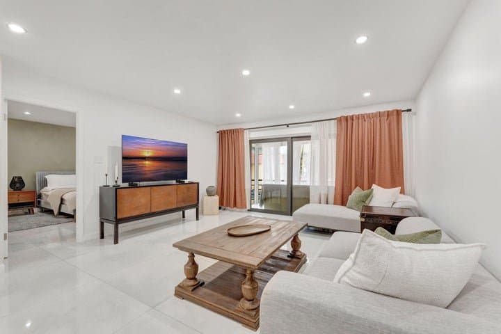 POMPANO BEACH Condo: 138 S CYPRESS ROAD