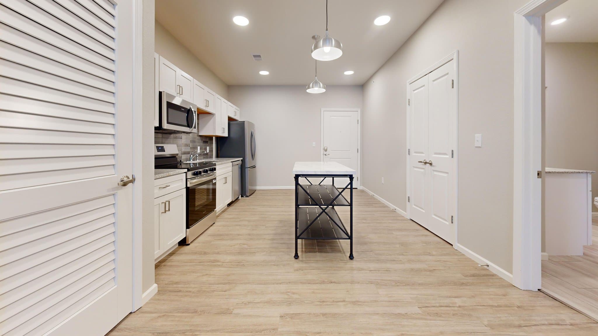 Springfield Apartment: 1073 S Grant Ave