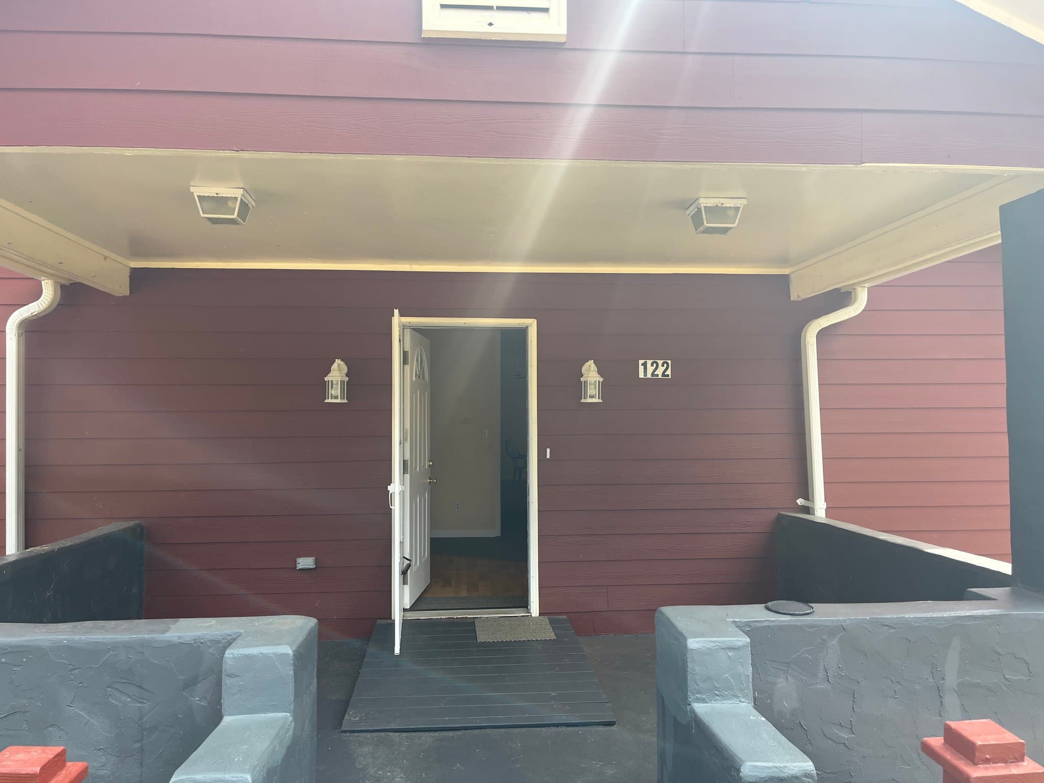 Lagrange House: 122 Locust St