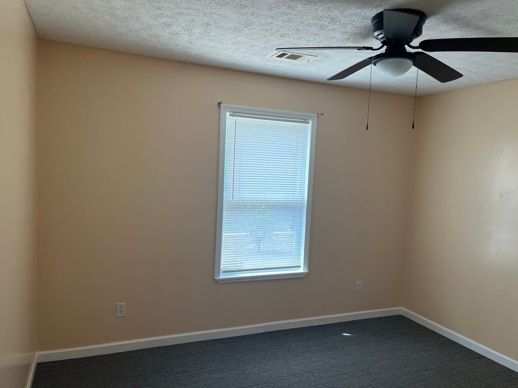 Lagrange House: 122 Locust St