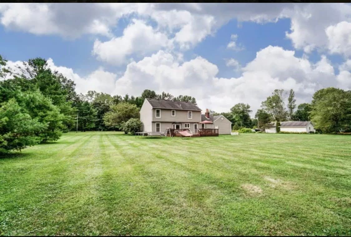 Johnstown House: 14288 Jug Street