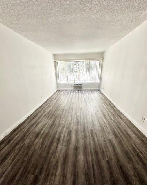 Los Angeles Apartment: 428 N Hayworth Ave