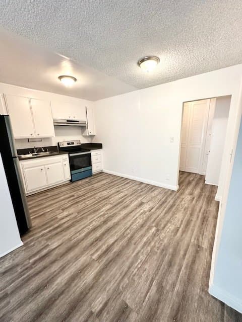 Los Angeles Apartment: 428 N Hayworth Ave