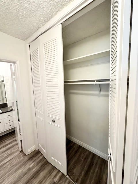 Los Angeles Apartment: 428 N Hayworth Ave