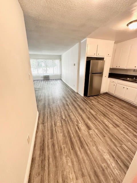 Los Angeles Apartment: 428 N Hayworth Ave
