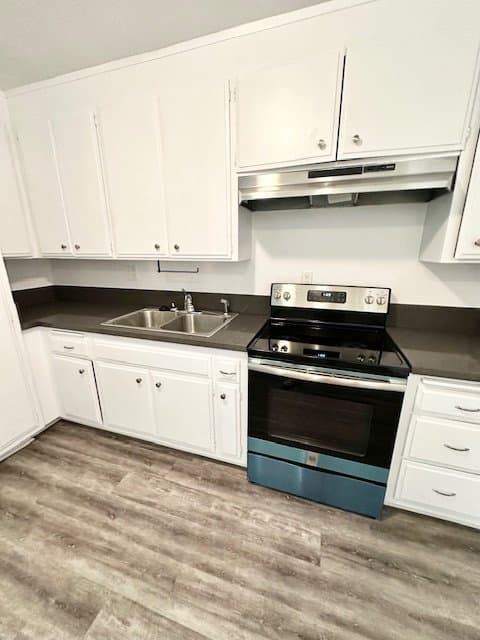 Los Angeles Apartment: 428 N Hayworth Ave