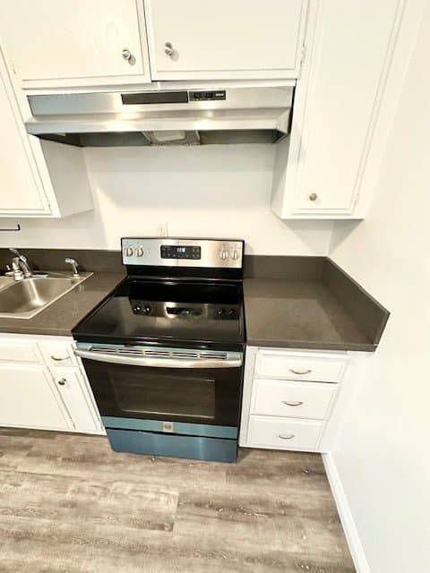 Los Angeles Apartment: 428 N Hayworth Ave