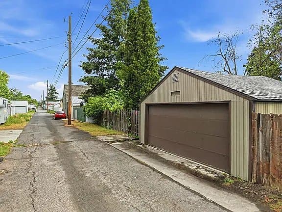 Spokane House: 2628 W Olympic Ave