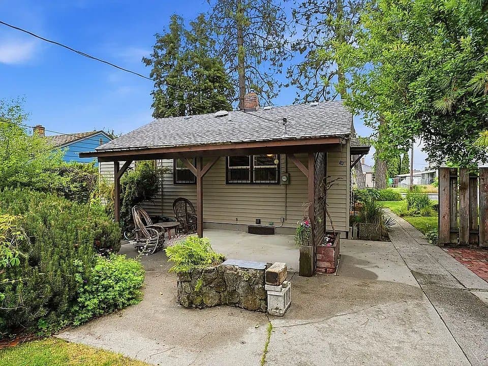 Spokane House: 2628 W Olympic Ave