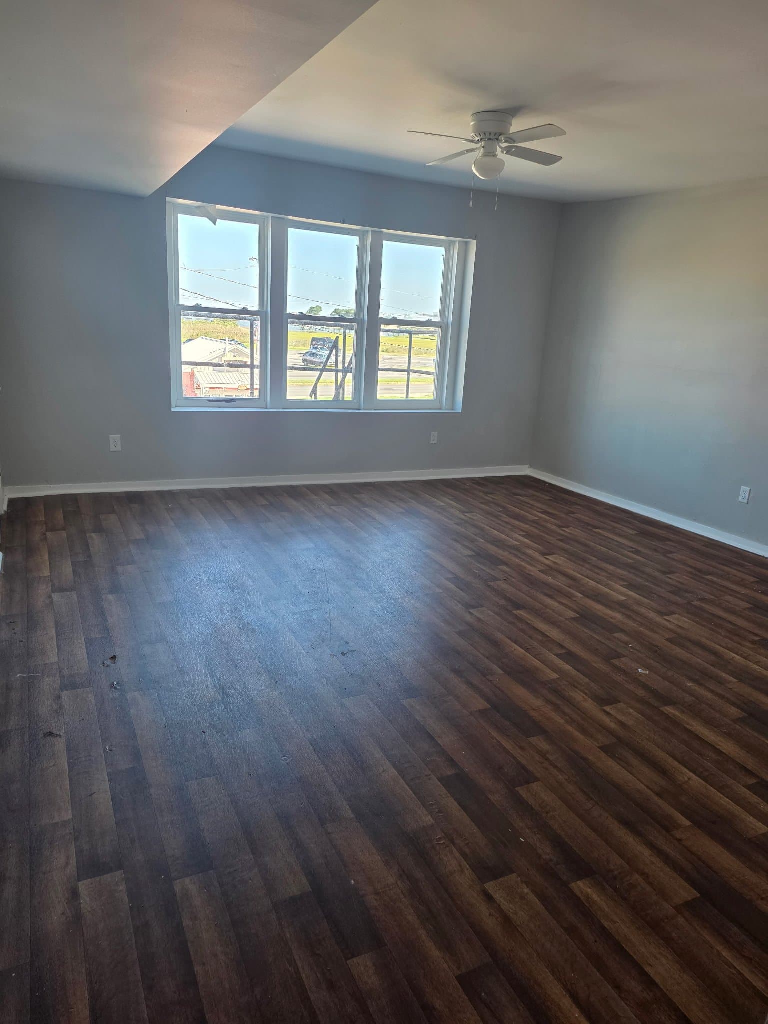 Crisfield Apartment: 531 W Main