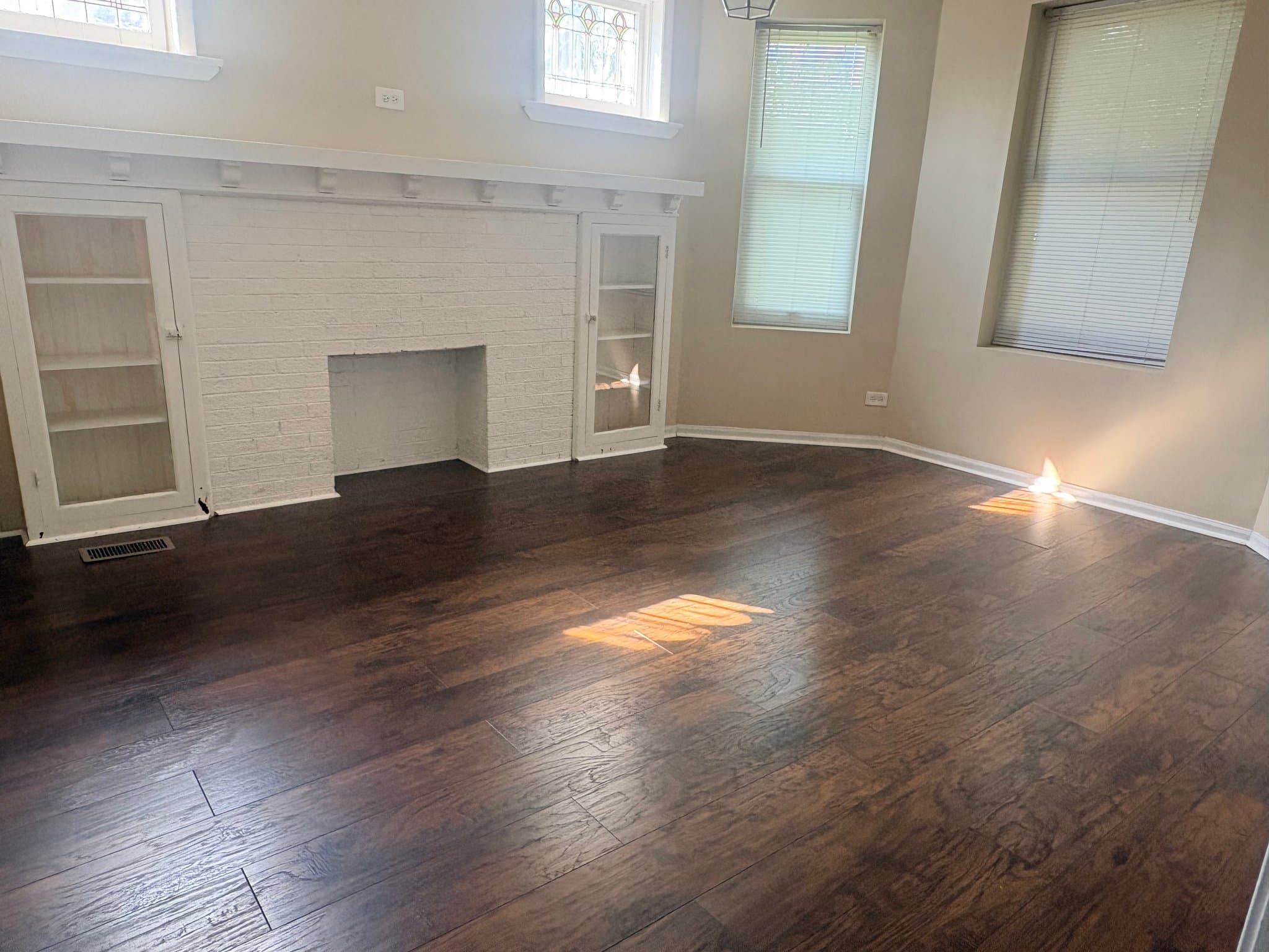 Chicago Apartment: 1449 E 71st Pl