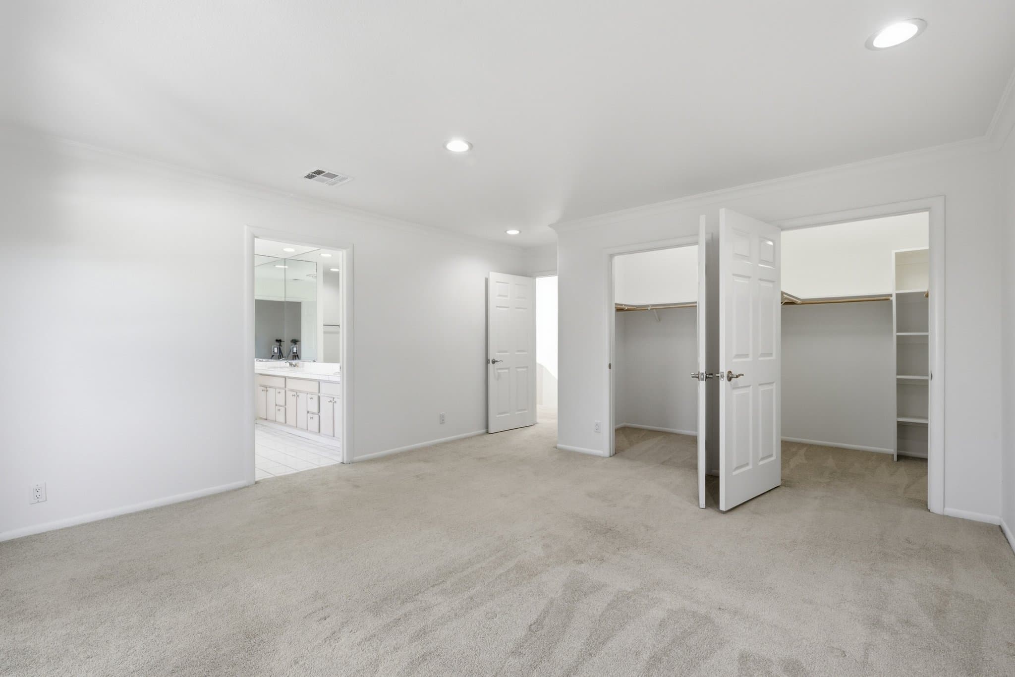 Tarzana House: 19250 Oxnard St