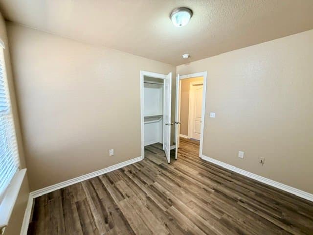 Bentonville House: 5300 SW Regent Rd