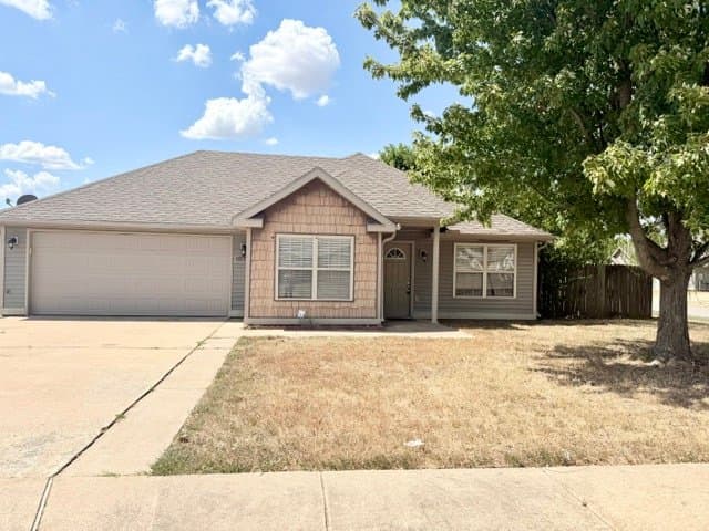 Bentonville House: 5300 SW Regent Rd