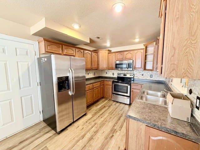 Bentonville House: 5300 SW Regent Rd