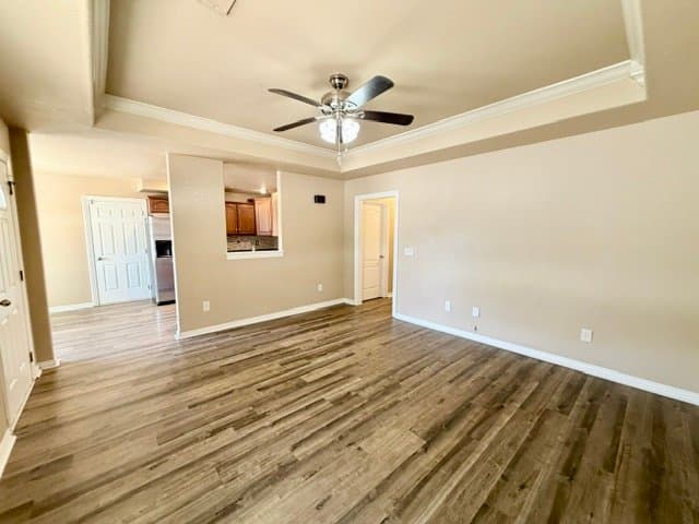 Bentonville House: 5300 SW Regent Rd