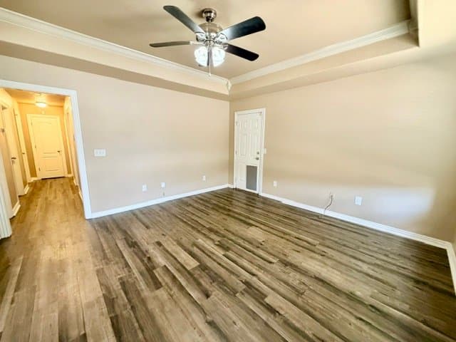 Bentonville House: 5300 SW Regent Rd